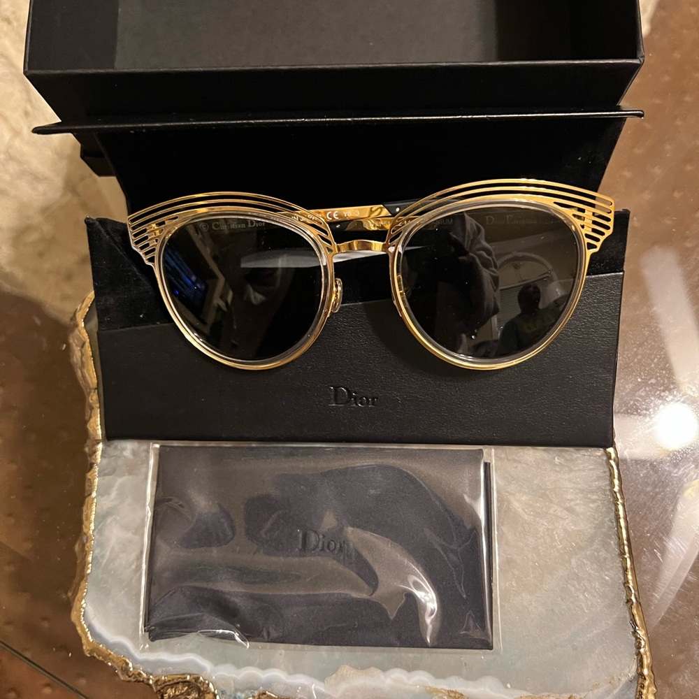 Dior Women's DIORENIGME 51mm Sunglasses
NWT/NEW - Picture 4 of 11
